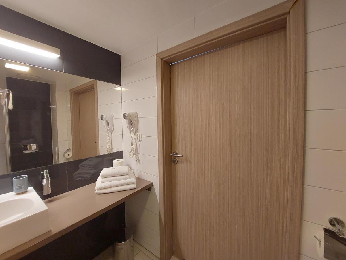Apartament Sienna Czarna Gora Ischgl 18 Exteriör bild